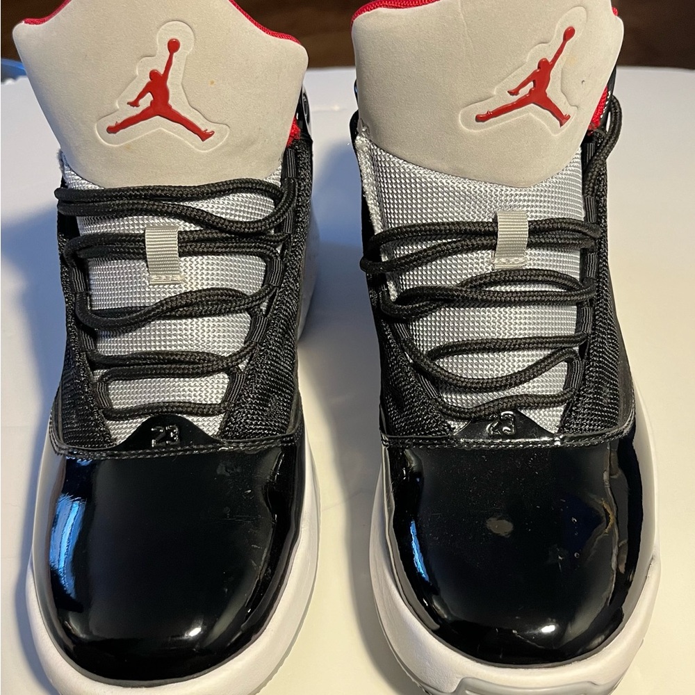 Jordan Max Aura 2 Black Cement Mens Size 11 Black White Gym Red CK6636 006
